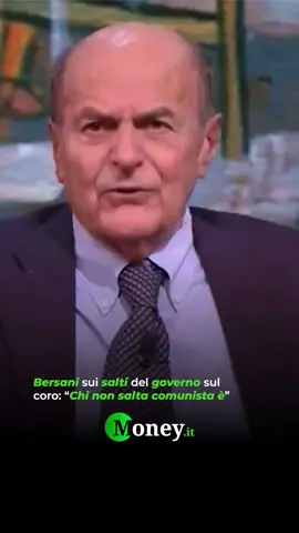 Bersani critica il coro del governo Pier Luigi Bersani ha commentato il coro “Chi non salta comunista è” intonato dal governo durante il comizio in Campania, definendolo uno spettacolo poco istituzionale. L’ex ministro ha parlato di “un governo di saltimbanchi”, sottolineando che chi ricopre ruoli di vertice dovrebbe mantenere un atteggiamento più serio. Bersani ha poi ampliato il discorso a manovra economica, crescita e sanità, accusando l’esecutivo di “annegare i problemi nella propaganda” e di non guardare in faccia la realtà. #Meloni #Tajani #Bersani #Campania #Regionali #Coro #Notizie #Informarsi