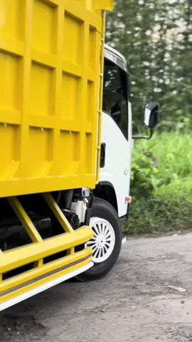 masa di anggurin😛 . . #sljayaofficial #sljayateam #jualbelitrucksljaya #jualbelitruckberkualitas #euro4 