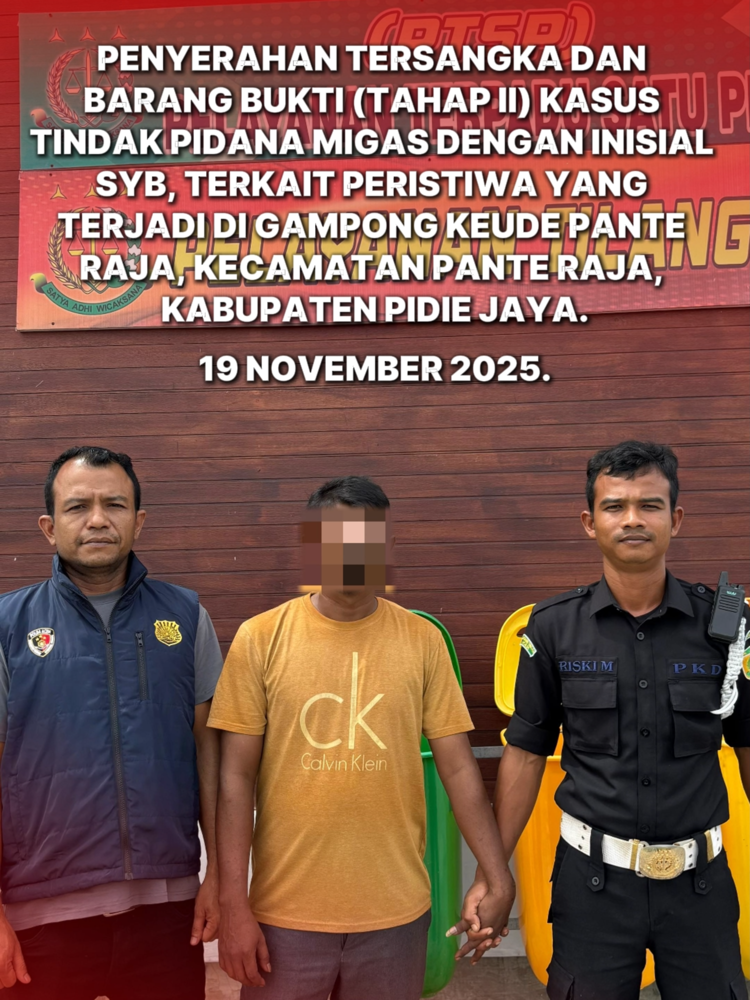Subdit 1 Indagsi Ditreskrimsus Polda Aceh melaksanakan penyerahan tersangka dan barang bukti (Tahap II) terkait tindak pidana migas dengan inisial SYB. Perkara ini terjadi di Gampong Keude Pante Raja, Kecamatan Pante Raja, Kabupaten Pidie Jaya. Penyerahan tahap II dilakukan sebagai bagian dari komitmen Ditreskrimsus dalam menegakkan hukum secara Responsif, Partnership, dan Solutif. #DitreskrimsusPoldaAceh #Responsif #Partnership #Solutif #PolriPresisi #PoldaAceh #BidHumasPoldaAceh