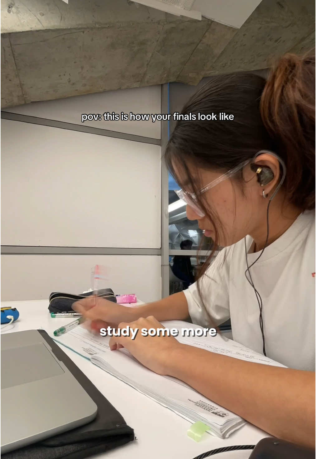 很累 🫩 #uni #university #universitysg #finals #finalsweek 