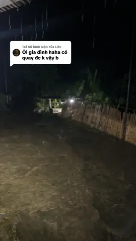 Trả lời @Life   Mọi người vẫn dầm mưa , lạnh  đi làm ạ 🫣🫣 #lạnh#lajưagióbãobùng  #GiadinhHaha #vungcaotaybac #capcut 