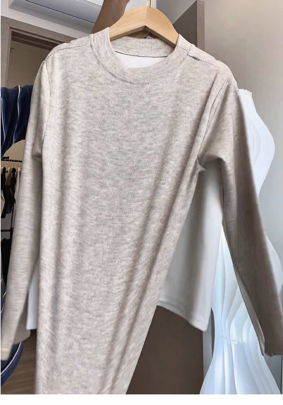 Kiểm tra độ co giãn áo giữ nhiệt siêu hot cho các bé nha. Chất mềm mịn co giãn tốt mặc vận động thoải mái. Cổ 3 phân giữ ấm cho bé ạ #aogiunhietco3phan #aogiunhietchobe #aogiunhietcaocap 