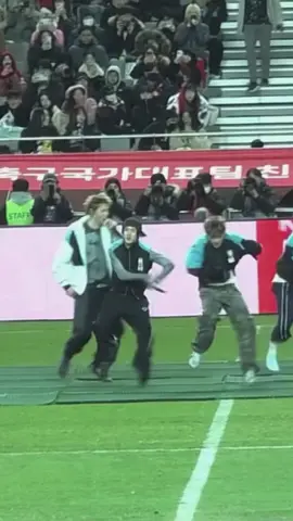 Mắc kẹt từ qua tới giờ #MARTIN #CORTIS 