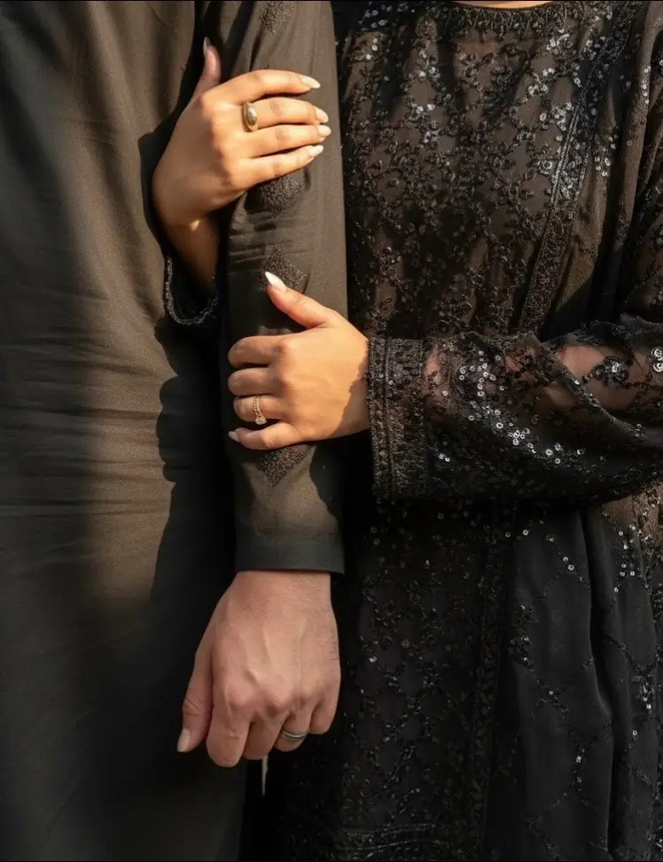 Dil ❤️ . . . . . . . . . . . . . . #DesiCouple, #DesiLove, #DesiCoupleGoals, #CoupleInspo, #FacelessCouple desi, couple, love, together, faceless, aesthetic, minimal, cozy, candid, warmtones, traditional, casual, matching, partner, twinning, intimate, romantic, softlight, silhouette, diary, moments, lifestyle, outfits, candidmoments, vibes, comfy, heritage, culture, couplelove, relationship, inspo