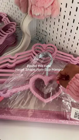 Pink heart shape non-slip hanger. #hanger 