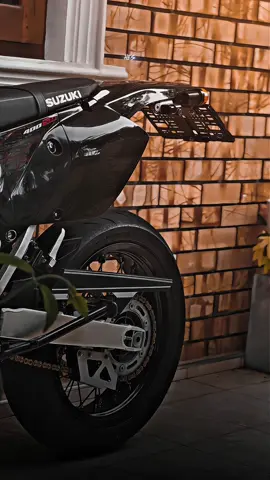 හැඩට ඉන්න එයා 🥺🧀@Ħashen #srilankan_tik_tok🇱🇰 #fypviral #nostalgic #drz400 #C13 