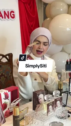Untuk glam or soft makeup sesuai sangat set makeup ni, semua ada! Travel senang dah ready to go 🤩 #pinnyang #tokti #sitinurhaliza #makeuptravel #simplysiti 