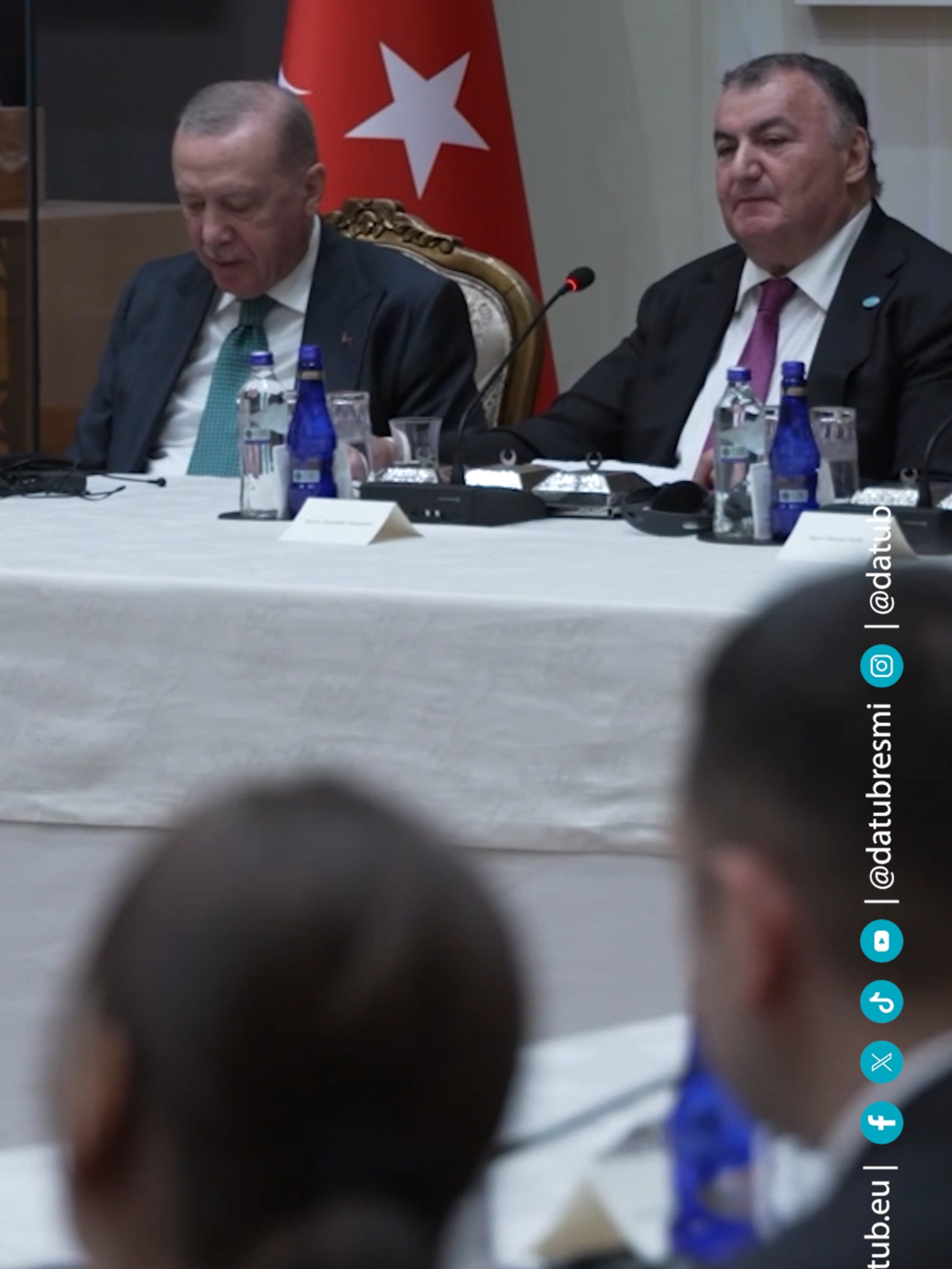 Cumhurbaşkanı #RecepTayyipErdoğan , Cumhurbaşkanlığı (@tcbestepe) Külliyesi'nde Dünya Ahıskalı Türkler Birliği (DATÜB) Genel Başkanı Ziyatdin Kassanov ve beraberindeki heyeti kabul etti. Ahıskalı Türklerin Özbekistan'dan Gürcistan'a, Rusya'dan Amerika'ya kadar bu birlik ve beraberlik tablosunun her daim muhafaza edilmesi temennisinde bulunan Cumhurbaşkanı Erdoğan, Dünya Ahıskalı Türkler Birliği - DATÜB çalışmalarını takdirle karşıladığını söyledi. #AhıskalıTürkler #DATÜB #GücümüzBirliğimizdir