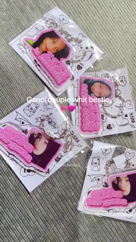 Pov : nemu gantungan kunci akrilik costum poto & nama 🩷🎀