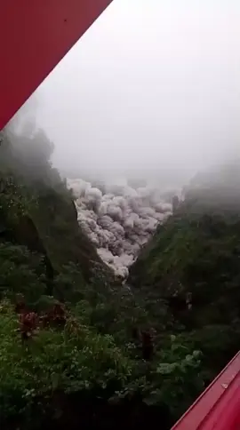 erupsihantam gladak perak terkini #promomakanharian #fyppppppppppppppppppppppp #firaltiktok #tranding#erupsi semeru