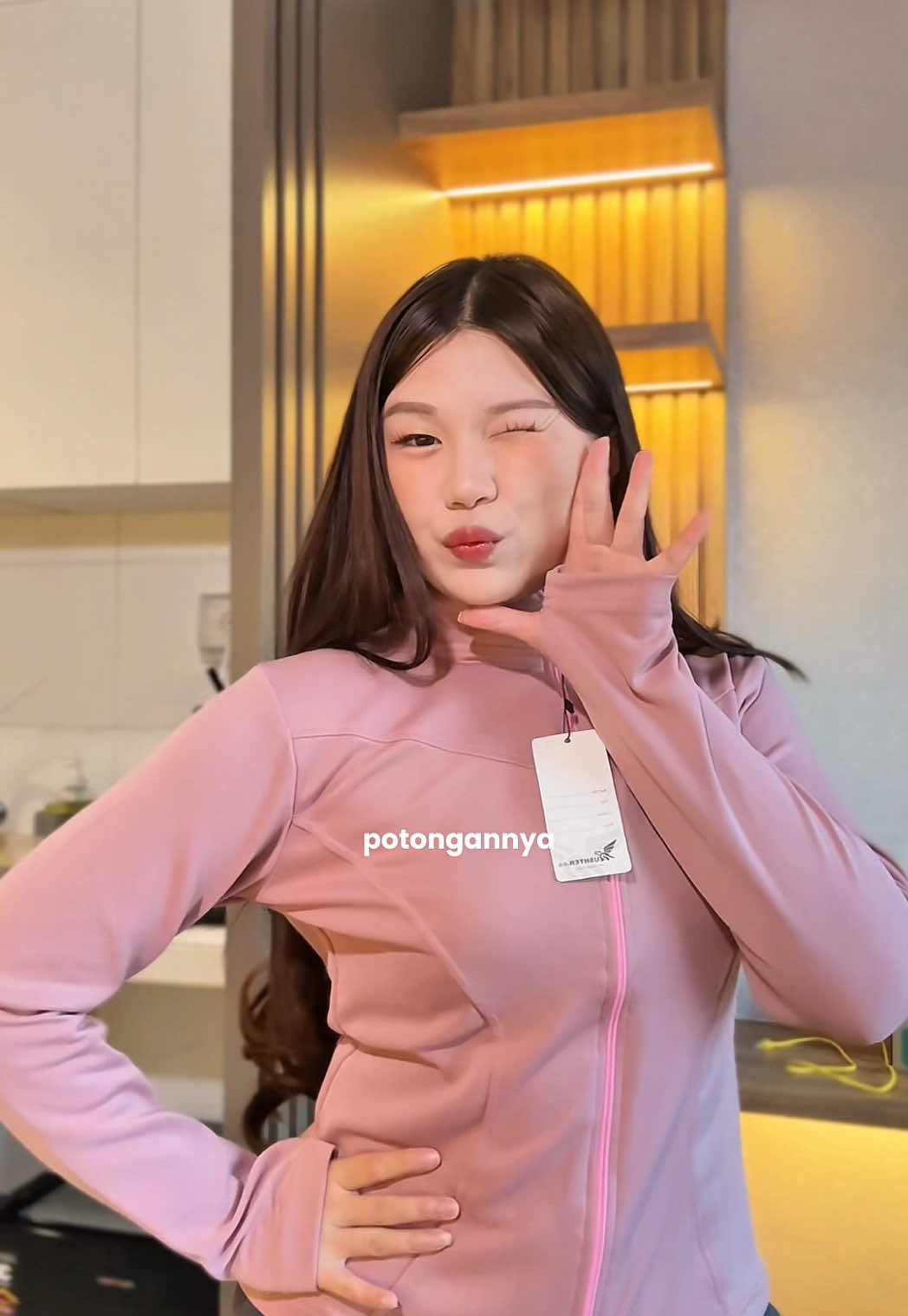 Kalo belom punya rugi lahh mumpung turun harga #jaketolahraga #jaketwanita #bajuolahraga #promomakanharian 