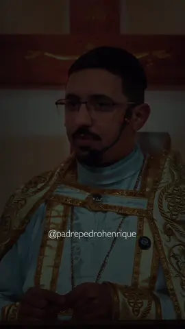 Se você não colocar DEUS como centro de tudo, você nunca vai ter nada! 🙏 Você tem abençoado o seu salário, o seu trabalho? Não basta apenas ganhar, é preciso consagrar a Deus o que é d'Ele, para que a sua vida não seja amaldiçoada e o que você conquista não se perca ou apodreça. 💬 Você já parou para consagrar o seu salário e o seu trabalho a Deus hoje?#foco #motivational #fe #padre #coragem 