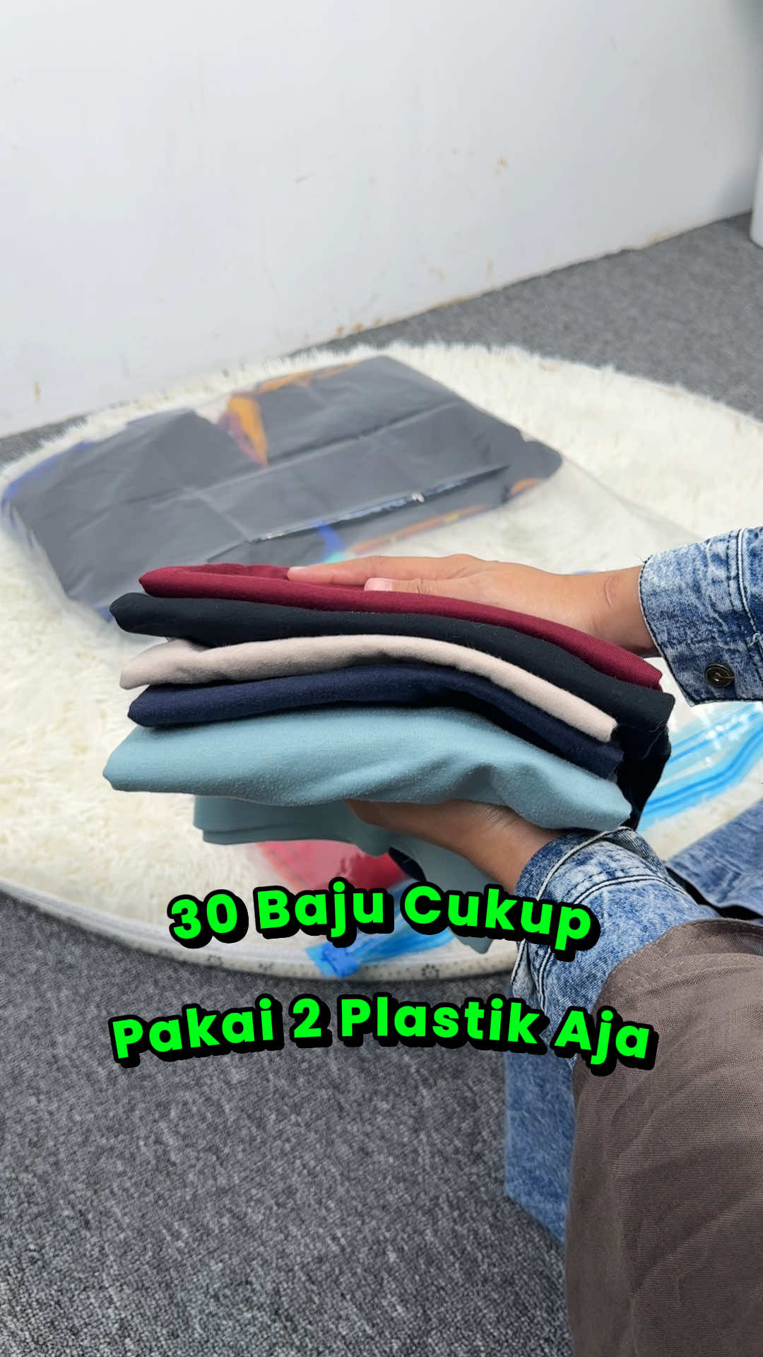 Replying to @Nay🧚‍♀️ Buat yang bingung ukuran vacuum bag untuk koper 20 inch, ini dia perhitungannya biar packing makin gampang! #vacuumbag #packingideas #ulivingindonesia #uliving #livingyourstylewithquality 
