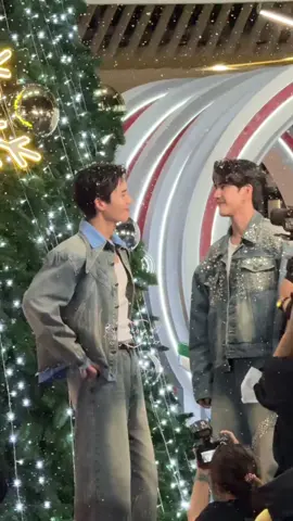 เมื่อวานจั้นเจอ #จิมมี่ซี #jimmysea ที่เมกะ ขอยาดลง นี่มันมวลอะไรน้อ แอบบเขิน หิมะปลอมหวานมากคับ😭😭😭😭😭😭😭😭😭🫣💘💖💖💖💖💖💖 #jimmyyjp #sea_tawinan #fyp 