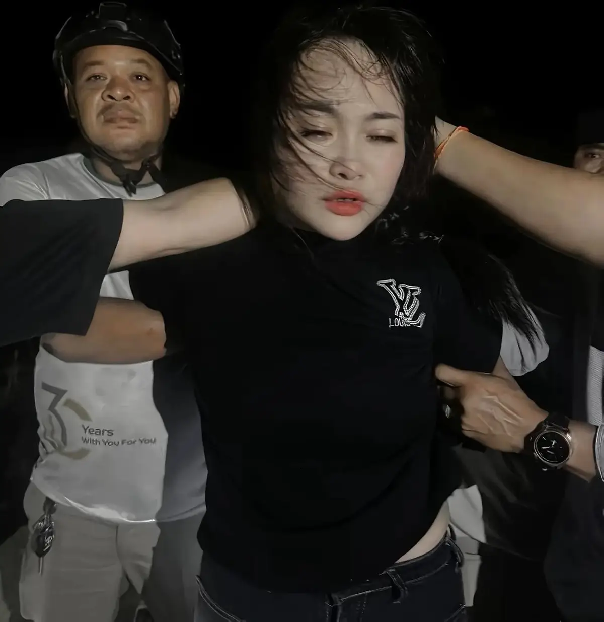 这是一个女人的爱情，她勇敢地为一个男人付出一切，尽管她明知道这一切并不好😓 而她的性格又和我如此相似🙂#沙耶武里 