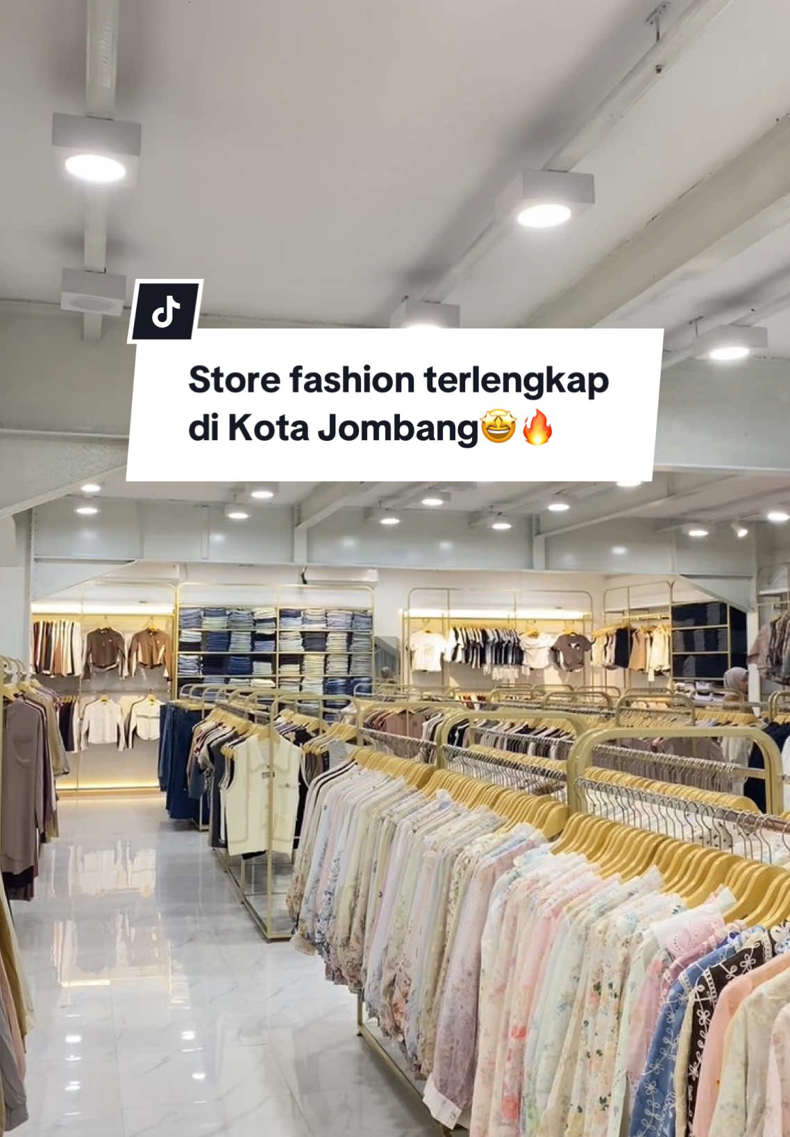 surganya para ciwi-ciwi buat kalap nih🤩✨ opening tinggal 2 hari lagii! udah siap serbu⁉️ #fashionstore #opening #renachapter7 #jombang #jawatimur 