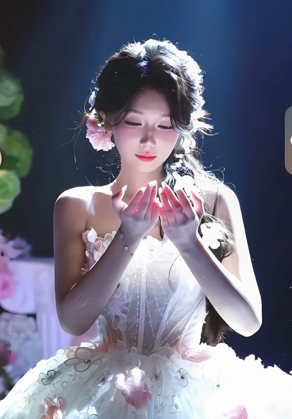 Dù có bao nhiêu chuyện xảy ra, em vẫn như vậy luôn dịu dàng, ngoan ngoãn và có một tâm hồn thiện lành. Đó là lý do mà, chị cũng như toàn thể đại gia đình mặt trăng 🌗 luôn yêu thương, sát cánh và bảo vệ em. Chúc cô gái nhỏ thành công hơn và tự tin vững bước trên con đường sắp tới nhé 💝 @NinNin🌗 