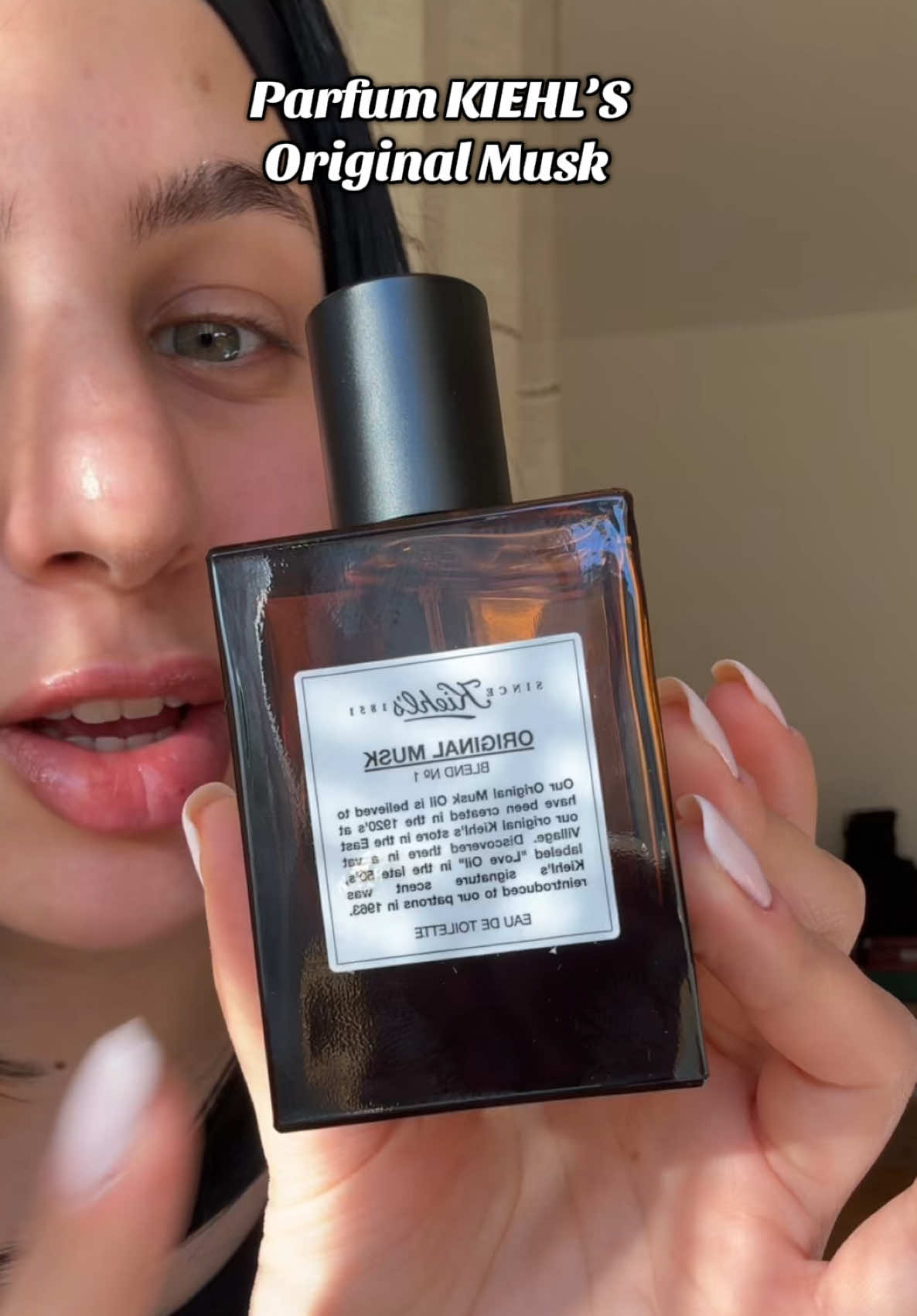 💡Astuce : Pour une odeur musquée qui dure encore plus longtemps, appliquez cette eau de parfum après la douche, sur une peau légèrement humide L’appliquer juste après votre crème hydratante (à aussi mettre sur le cou) aidera aussi à prolonger la tenue du parfum ->Vous avez 25% sur tout le site du 12 au 30 novembre ! *Produit offert https://www.kiehls.fr/corps/gamme/musk/eau-de-toilette-original-musk/557.html #lorealistarfrkiehlsmuskhave #kiehlsfrance #fragrance #skincare #musck @Kiehl's Since 1851 @Beauty Crew FR 