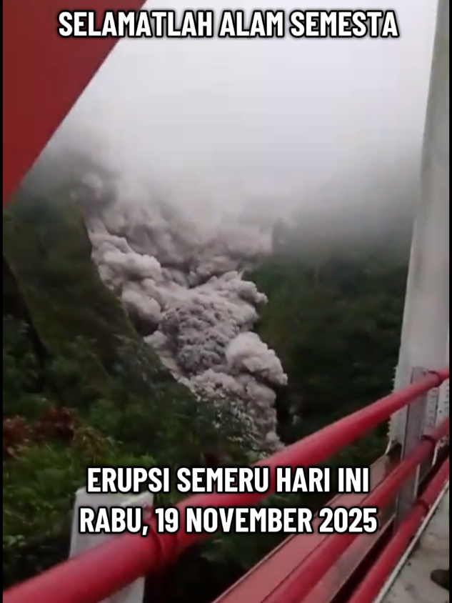 Gunung Semeru kembali mengalami erupsi hari ini. Gunung tertinggi di Pulau Jawa itu meluncurkan awan panas sejauh 5,5 km. Rabu (19/11/2025), awan panas sejauh 5,5 kilometer itu meluncur dari kawah hingga ke kawasan Besuk Kobokan. #erupsisemeruhariini #erupsisemeruterbaru #updatesemeruhariini #semeruerupsirabu19november2025 #semeru19november2025 