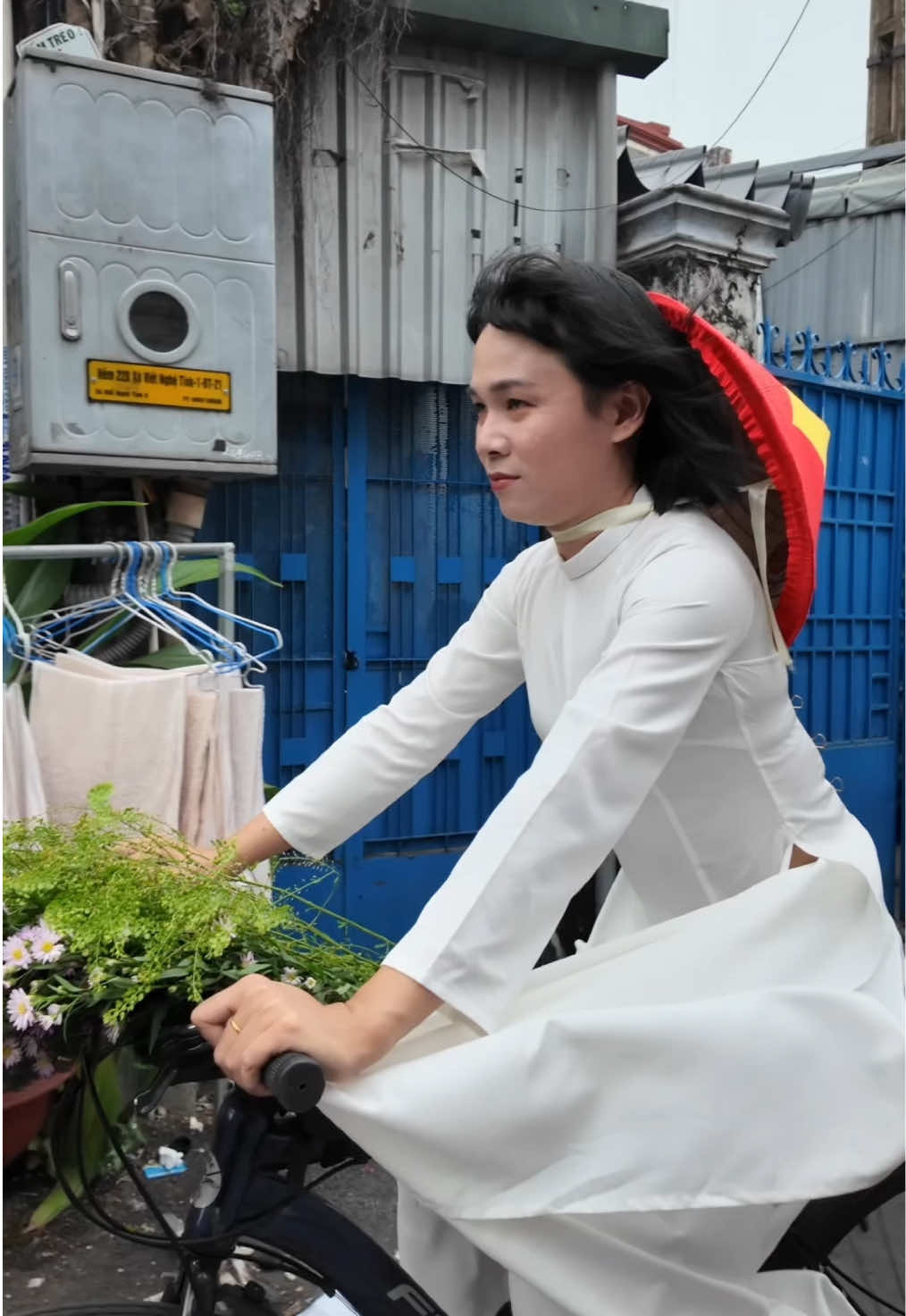 Trang phục dân tộc Việt Nam phiên bản đời thật, bao nhiêu điểm đây tụi em?? #letieulinh #huonggiang #missuniverse 