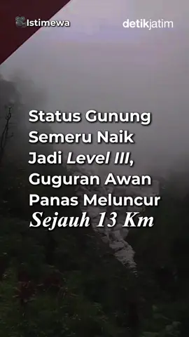 Gunung Semeru meluncurkan awan panas sejauh 13 km usai meletus dahsyat pada Rabu (19/11/2025) siang. Status Gunung Semeru saat ini naik menjadi level III (siaga). BPBD Jatim mengonfirmasi penutupan Jembatan Gladak Perak untuk menjaga keselamatan warga dan pengunjung.  