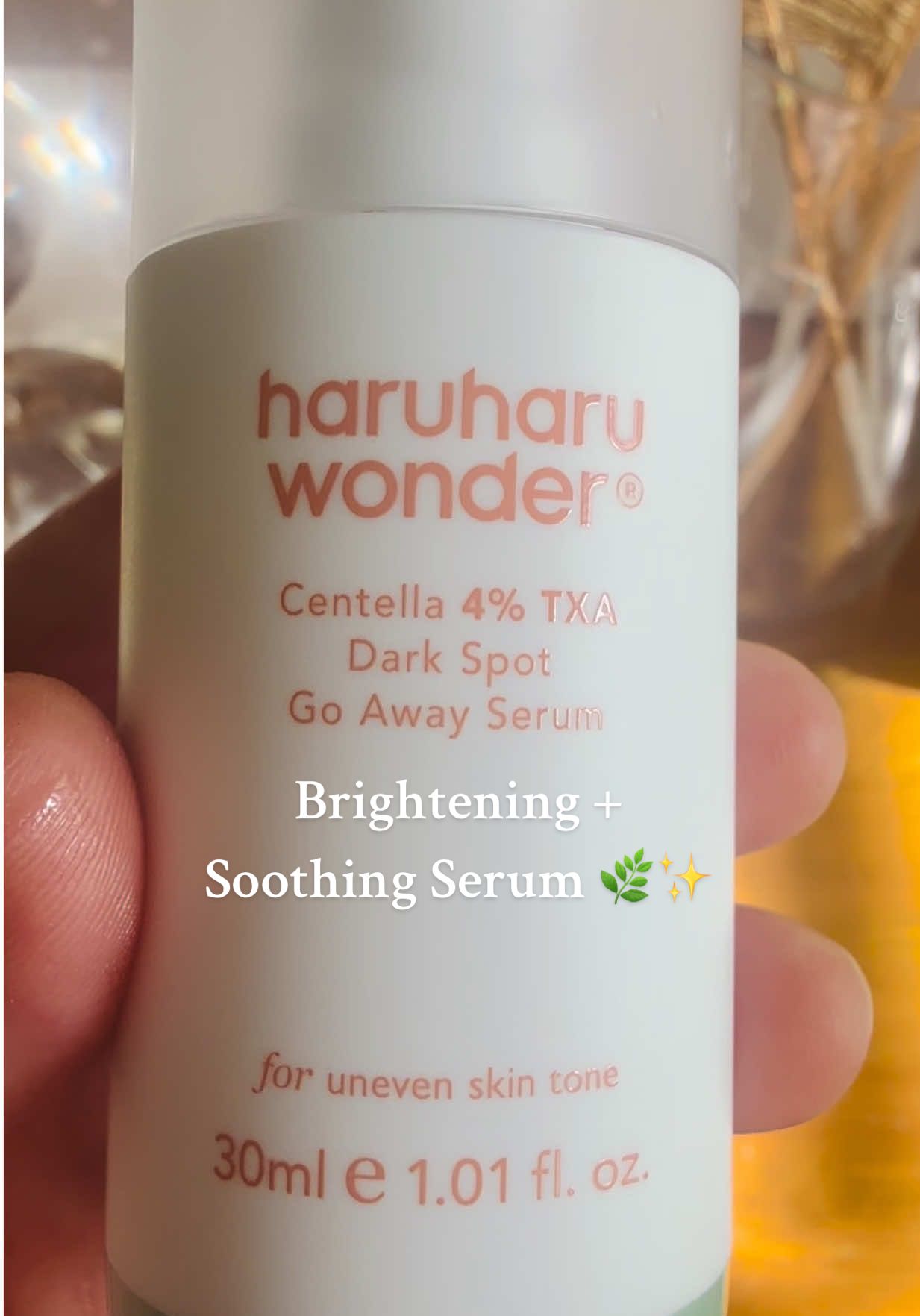 ✨ Testing the new @haruharu_wonder Centella 4% TXA serum — lightweight, calming and so good for dark spots 💚 Loving the texture and how fast it absorbs 🤍 Sensitive-skin friendly 🌸 #skincare #kbeauty #haruharu #darkspots #sensitiveskin  @haruharu_wonder