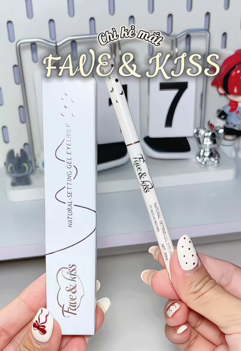 Kẻ eyeliner siu dễ nhờ có ẻm ✨ #favekiss #favekissvn #sieusaleblackfriday #butkemat #Eyeliner 