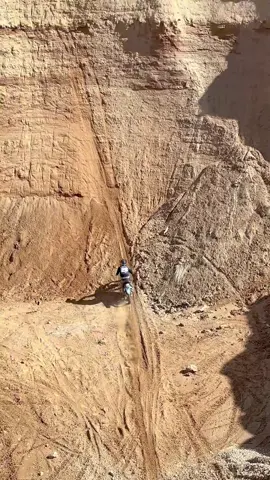 Kondisi terkini musholas PONPES Al Khoziny Sidoarjo ambruk saat salat ashar#jtvjember #evakuasi #sidoarjo #fyp  
