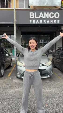 Aven blanco mmg best guys ! Makin korang berpeluh makin wangi bau dia mmg seksi giler 😍🔥🔥 Perempuan sukaaa kalau lelaki pakai perfume mcm Aven esepcially time2 kerja 😍🔥🔥 recommended !!  #aven #blanco #mamaelaine #perfumeviral #perfumelelaki 