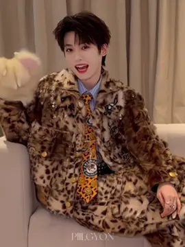 เอ้าห์ทำไมเป็นแบบนั้นล่ะ ไปอยู่อะไรตรงนั้นลุกขึ้นสิคะ อยู่อย่างนั้นทั้งวัน555555555555  #ziyu #梓渝 #tianziyu #revengedlove #ศัตรูหัวใจคือแฟนใหม่ผมเอง 