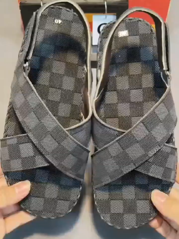 Dép sandal nam thời trang đế mỏng quai chéo in vân full caro trẻ trung #sandalnam #xangdannam #sandalquaihau #trending #depquaihaunam 