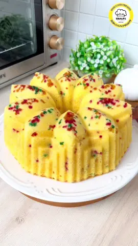 Udah lama banget ga makan bolu jadul satu ini dengan taburan sukade bikin makin cantik… @idealifeonline @IDEALIFE ONLINE STORE  #idealifeonline #idealife #idealifetestimonial #bolujadul #bolusukade 