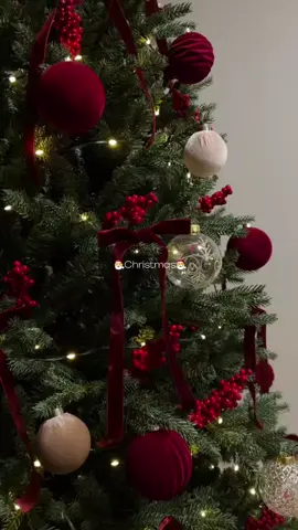 What movie do you recommend for Christmas?🎅⛄️🌬 #fyp #xmas #decor #movie #storytime 