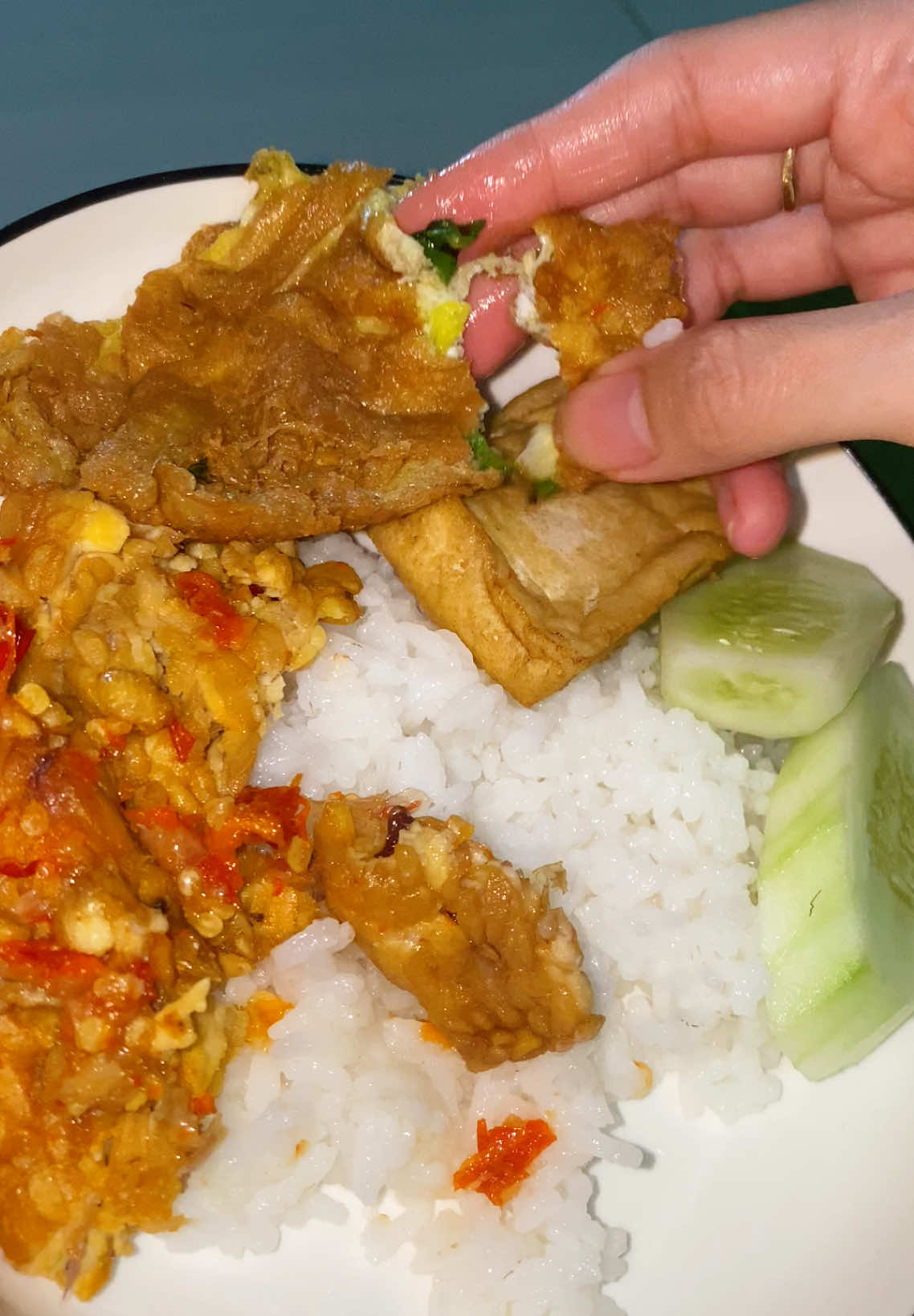 Sambel tempe + telur dadar..udah masuk kriteria 10.000 rb ditangan isri yg tepat gak sih #masakansimple #menusimple #sambeltempe #telurdadar #masakanrumahan 