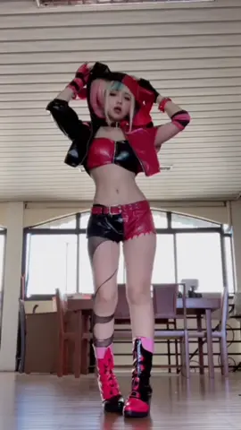 chill dance coz i can’t move with these shoes lmao #harleyquinn #isekai #dance #cosplay #cosplayer 