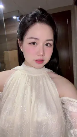 Con ngủ thì mẹ quay tiktok ạ..🤣🤣