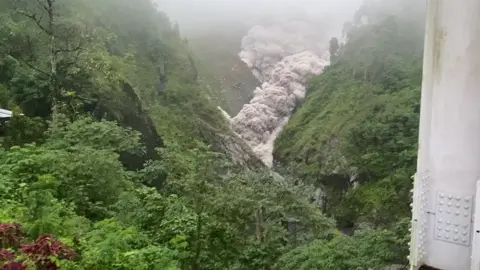 Gunung Semeru Meletus Hari Ini Rabu ,19 November 2025 #erupsi #meletus #awas #gladakperak_lumajang 