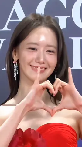 Yoona at BDFA 2025 Red Carpet ❤️‍🔥✨️ #PrettyCrazy #BlueDragonFilmAwards #임윤아 #윤아 #Limyoona #Yoona 