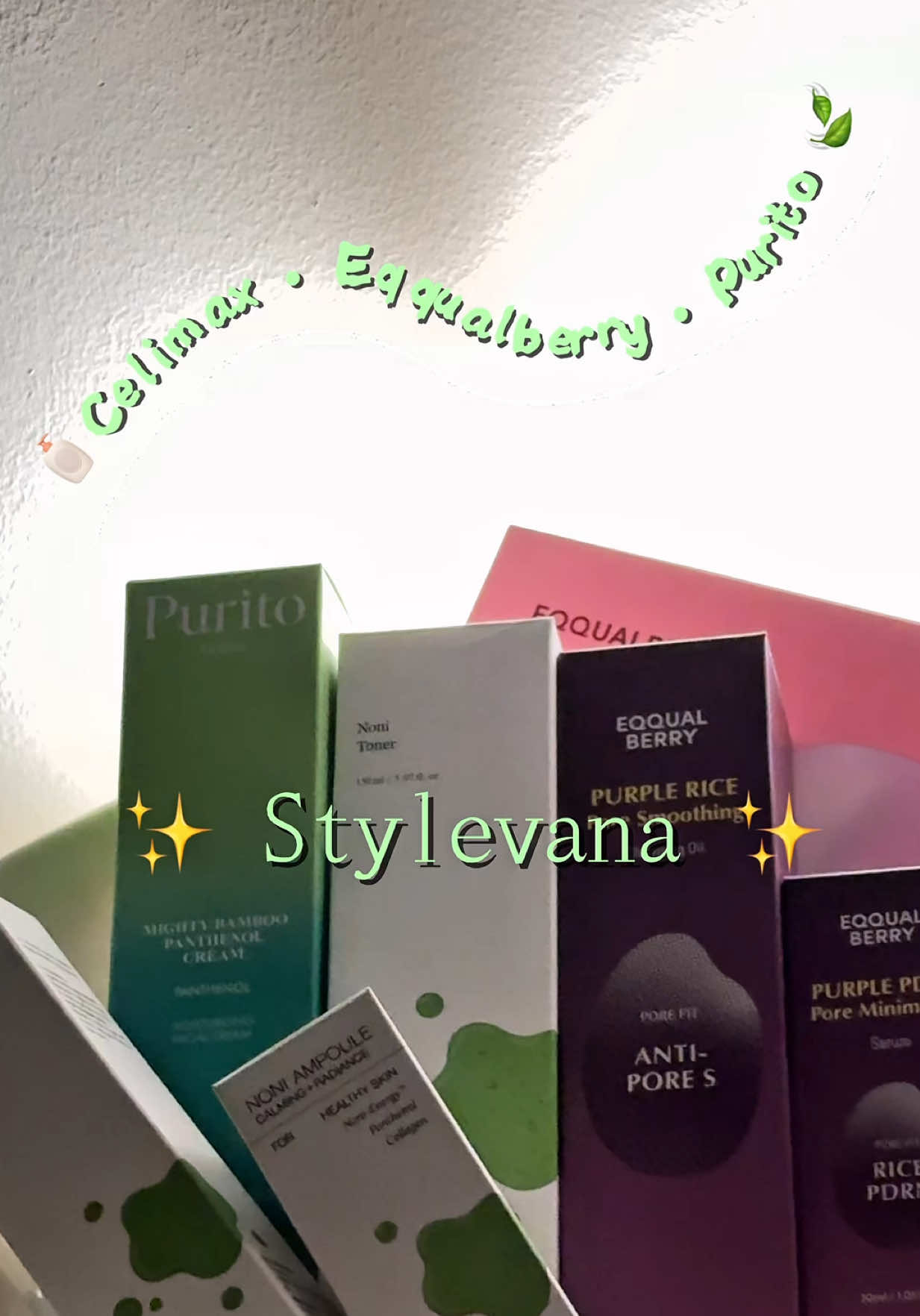 Besties, a @Stylevana me mandou os mais virais do mundo K-beauty 😍  Esse é só um leve sneak peek 👀 As texturas estão PERFEITAS! 🤌🏾✨ Qual marca vocês querem review primeiro?  Celimax, Eqqualberry ou Purito? 💞 Aproveita a Black Friday + meu cupom TT10VITORIA pra 15% OFF no site (link na bio) 💗🔥 @Stylevana Influencers @celimax.global @EQQUALBERRY @PURITO SEOUL  . . #stylevana #vanateam #vanafamily #svbeautifulself #koreanskincare 
