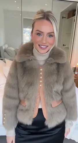 Extremely cosy and warm to wear🥰#spotlightfinds #tiktokshopblackfriday #fyp #2025 #tiktokshop #clothes #coat #outerwear 