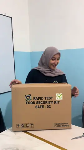 Unboxing paket RAPID TEST FOOD SECURITY KIT dari BGN, btw itu masih ada handglove dan plastik klip ya🤭🤭🤭 #sppg #makanbergizigratis #bgn #rapidtest #foodsecurity  @Bgn 