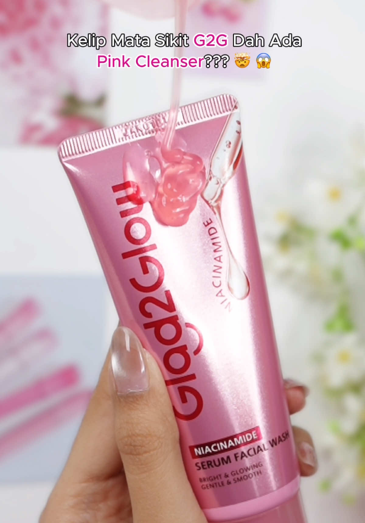 Kelip mata sikit je G2G dah ada Pink Cleanser?!😱🩷  Introducing Glad2Glow’s Niacinamide Serum Facial Wash 💕 This time Glad2Glow brings to you a cleanser that targets dullness and uneven tone with every wash!  #Glad2Glow #glad2glowmalaysia #fyp #skincareviral #newlaunch 