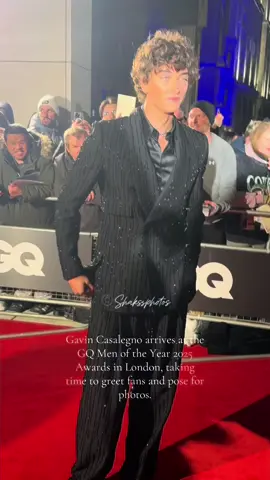 Gavin Casalegno arrives at the GQ Men of the Year 2025 Awards in London, taking time to greet fans and pose for photos. #gavincasalegno #london #fyp #gq #celebritynews 