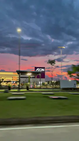Siapa yg seing nongkrong depan aeon #aeonmall #aeondeltamas #sunset #cikarangpeople #fypage 