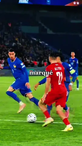 ⚽️ Top 3 des joueurs avec le plus de buts avant 26 ans ! 😱 Le numéro 1 va te surprendre ! 🚨 Laisse ton avis en commentaire et devine qui est ce joueur incroyable ! 🔥 #Football #CristianoRonaldo #LionelMessi #ChampionDuMonde #Records 