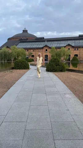 I don't care #miss #blonde #woman #power #kiss 