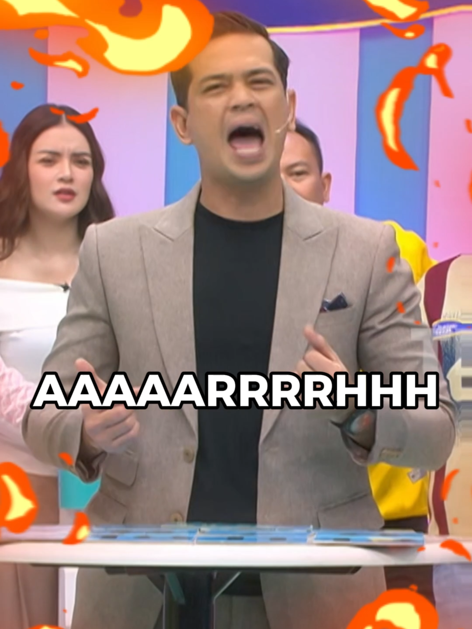 Ayoo!! Sekarang gilirannya Bu Novi ya! Nah Bu Novi yang ituu, bukann yang ituu!! #arisan #arisantrans7 #arisancore #suryainsomnia #diTRANS7aja