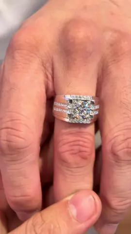 Ổ nhẫn thiết kế dành anh em thích sự giản đơn mà vẫn trẻ chung ạ #cambodia #trangsuc #fyp #phanhungluxury #nhannammoissanite 