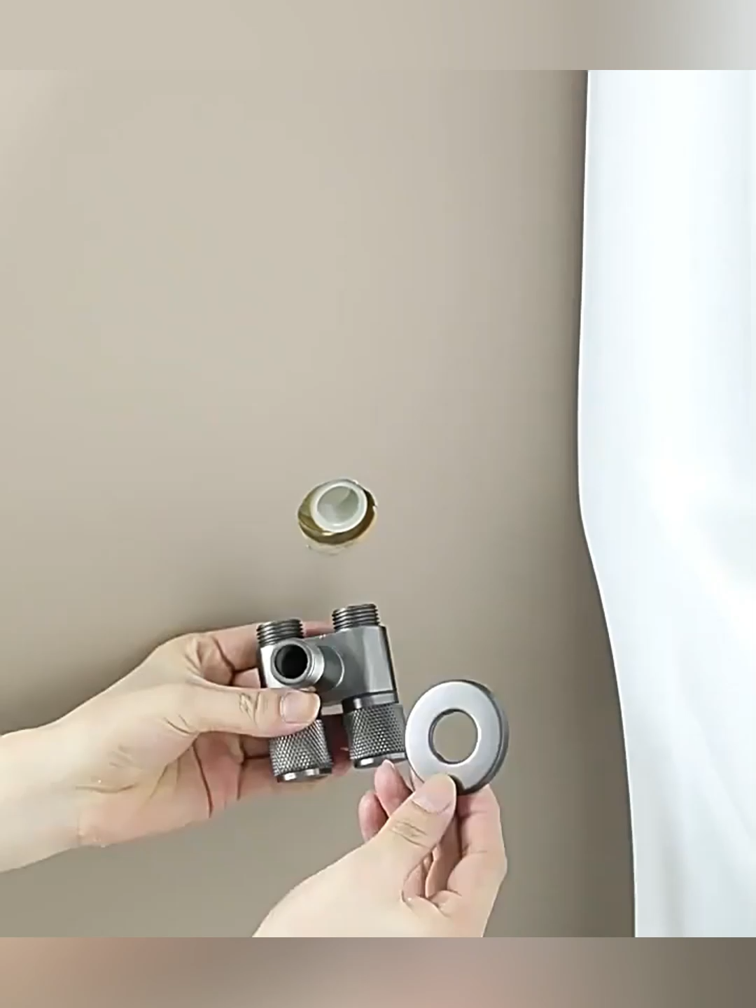 Toilet companion flush spray gun, one inlet and two outlet angle valve, high pressure bidet set#bidetholder #bidetfortoiletset #faucetwithbidet #bidetspraytoilet #spraybidet #wallmountedbidetfaucet