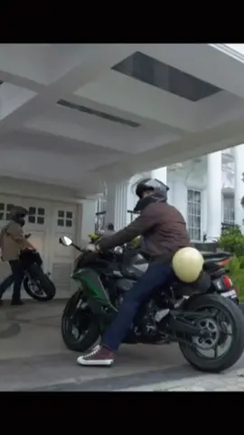 Motornya sampai ke angkat gitu😭😭😭😭her pelan2 ga🫵🏻😭😭 @HV #harryvaughan #harqeel #harrynyaaqeela #foryou #masukberanda 